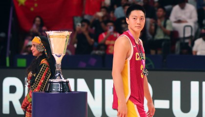 差距!胡明轩失绝杀全队安慰 张镇麟被队友公开提意见