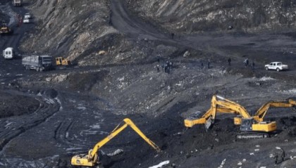 一口气签85亿稀土大单!特朗普笑了,“冤大头”终于出现:一年后,美国稀土会多到用不完