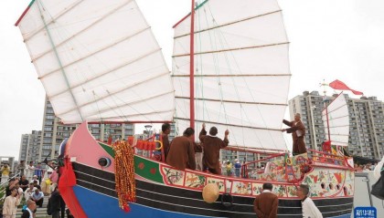 浙江台州：送大暑船