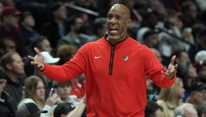 出大事了!比卢普斯+罗齐尔被捕 NBA官方勒令他俩离职