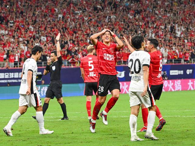 观察：当无脑进攻变身实惠足球，穆斯卡特展现战术大师功力，海港夺冠还有戏？