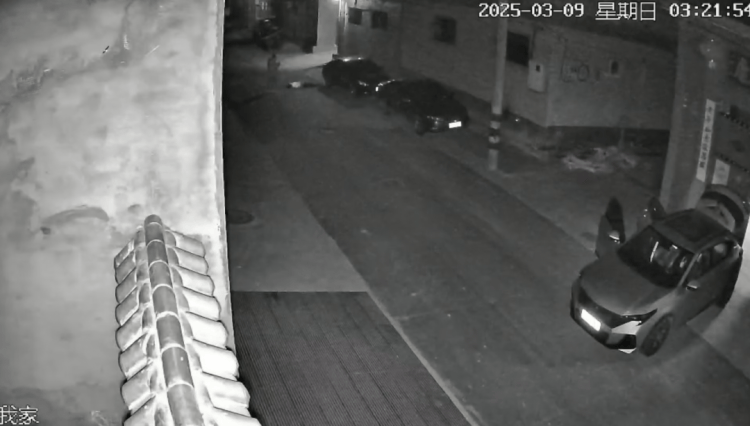 监控曝光！山西一男子因前女友拒复合持刀闯入家中，女子哥哥在家门口遇害，案件近日将开庭