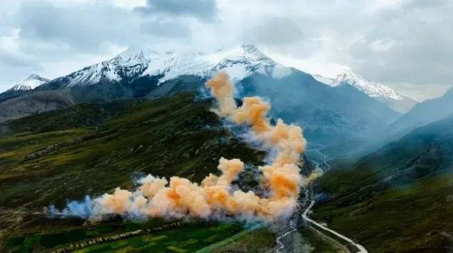 “燃放时像地震”！喜马拉雅烟花秀如何获批？